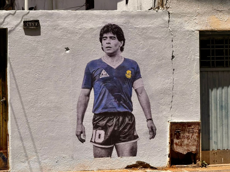 Muestra callejera Si yo fuera Maradona, viviría en la Nueva York